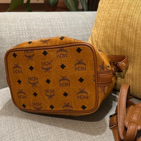 MCM Tan Leather Shoulder Bag - Picture 4 of 9